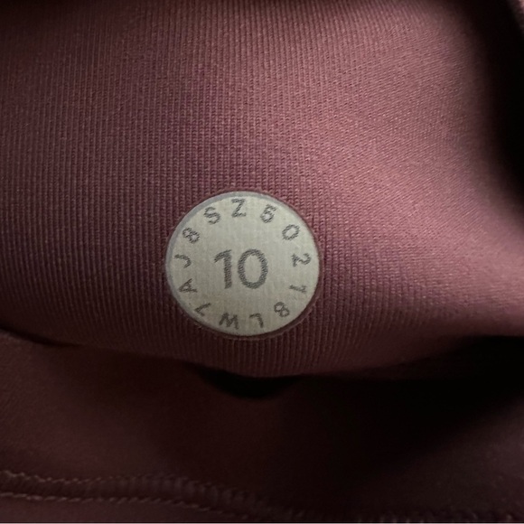 Lululemon In Movement Short Women's 10 Mauve Everlux 2.5" Inseam Compression - Picture 5 of 5